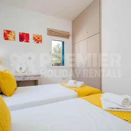5Br Villa With Private Pool - Georgina By Premier