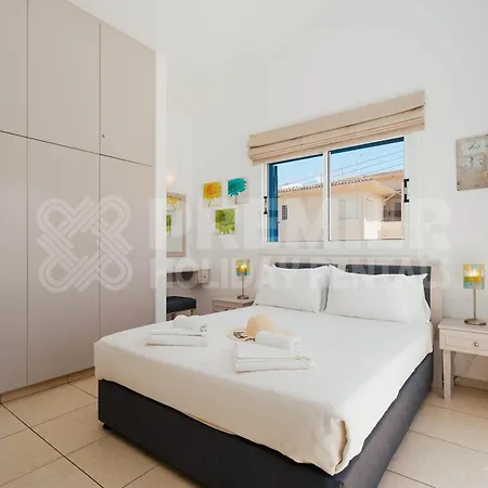 וילה 5Br Villa With Private Pool - Georgina By Premier פרוטאראס