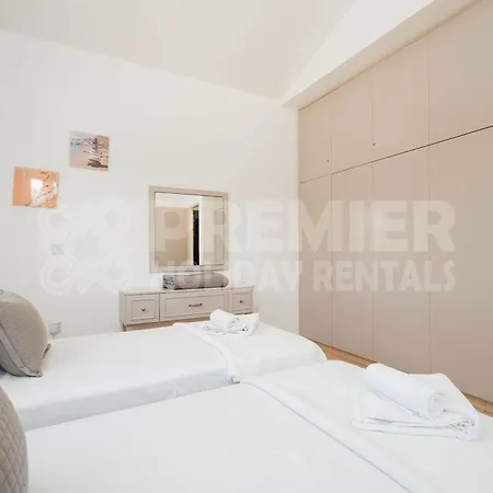 5Br Villa With Private Pool - Georgina By Premier פרוטאראס