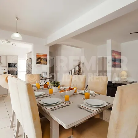 5Br Villa With Private Pool - Georgina By Premier *