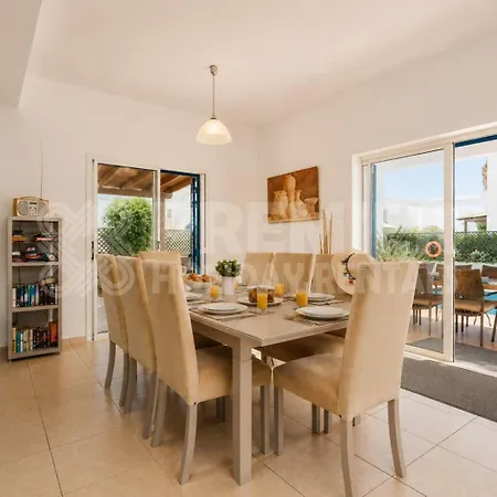 Villa 5br With Private Pool - Georgina By Premier *