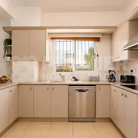 5br With Private Pool - Georgina By Premier